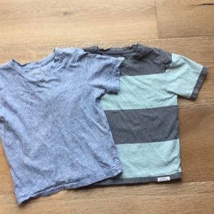 2 Gap 3T vneck tees